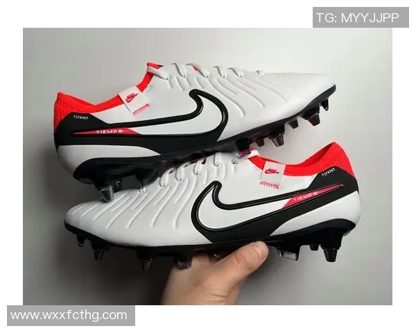 阿仕利塔足球鞋助力球星突破极限展现卓越技艺打造专属球场传奇