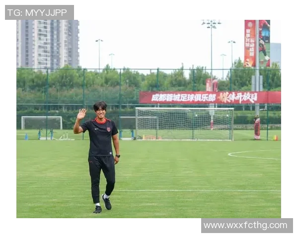 足球巨星踏上蓉城绿茵，成都迎来世界级球星魅力之旅